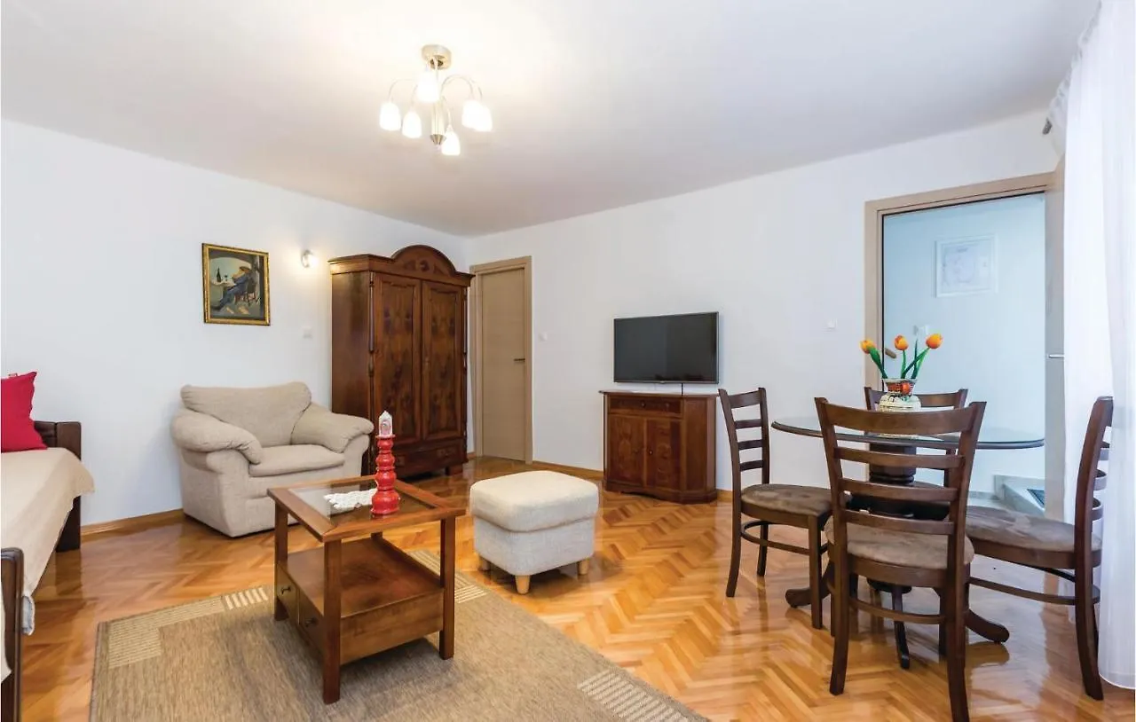 Feriehus Awesome Home In Novi Vinodolski With Kitchen