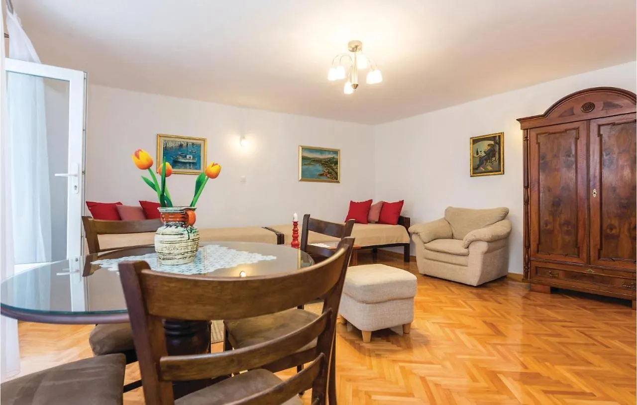 Awesome Home In Novi Vinodolski With Kitchen Kroatien