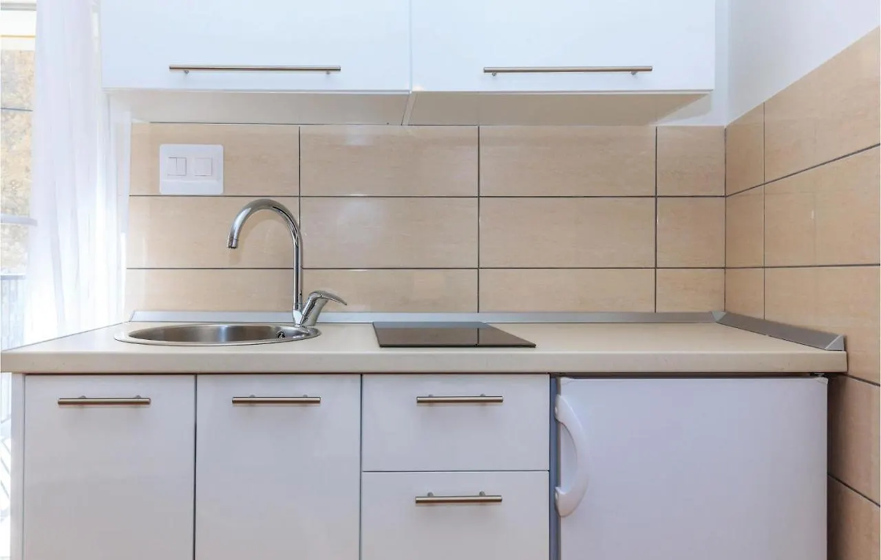 Awesome Home In Novi Vinodolski With Kitchen Feriehus